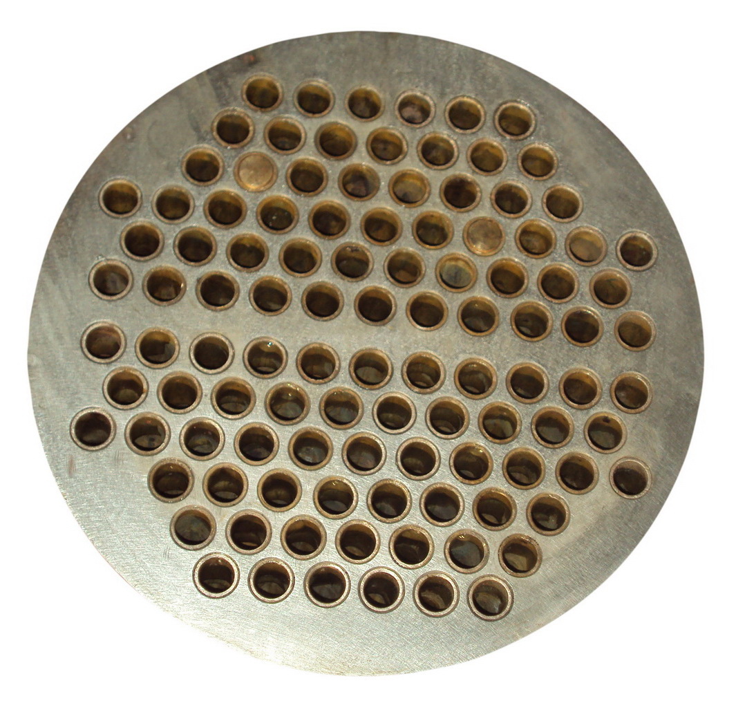 Eventuale smontaggio ed applicazione di tappi di bronzo atti ad isolare i tubi del fascio che risultassero forati alla prova di pressatura
